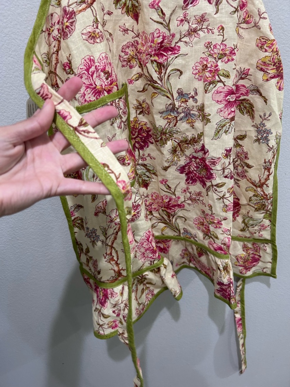 Williams Sonoma Cream Floral Linen Apron with Green Trim - Picture 5 of 9